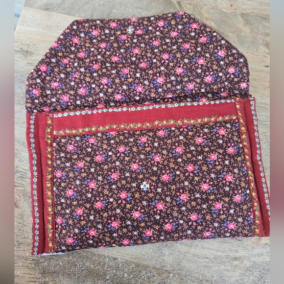 Suttles & Seawinds Quilted Clutch - Picture 5 of 8